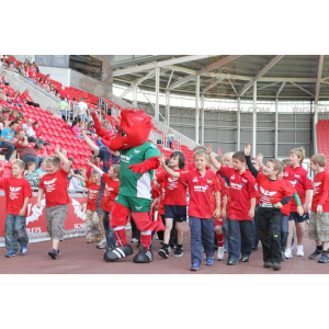 BIGGYMONKEY™ Mascot Costume Red Dragon In Green Sportswear -