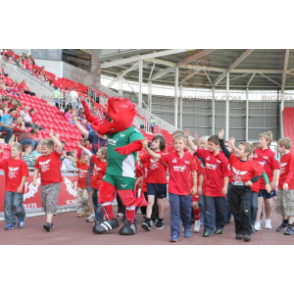 BIGGYMONKEY™ Mascot Costume Red Dragon In Green Sportswear -