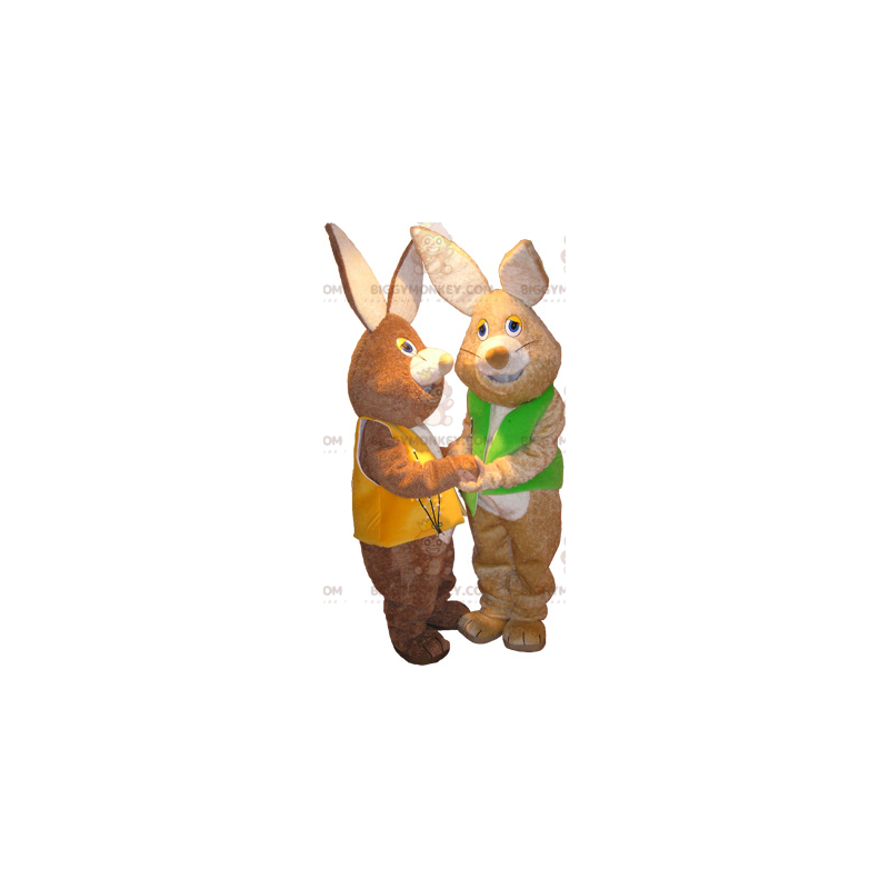 2 maskotar BIGGYMONKEY™s mjuka bruna kaniner som bär västar -
