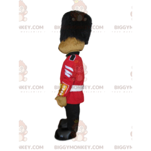 Teddy BIGGYMONKEY™ maskottiasu pukeutunut brittikaartiksi