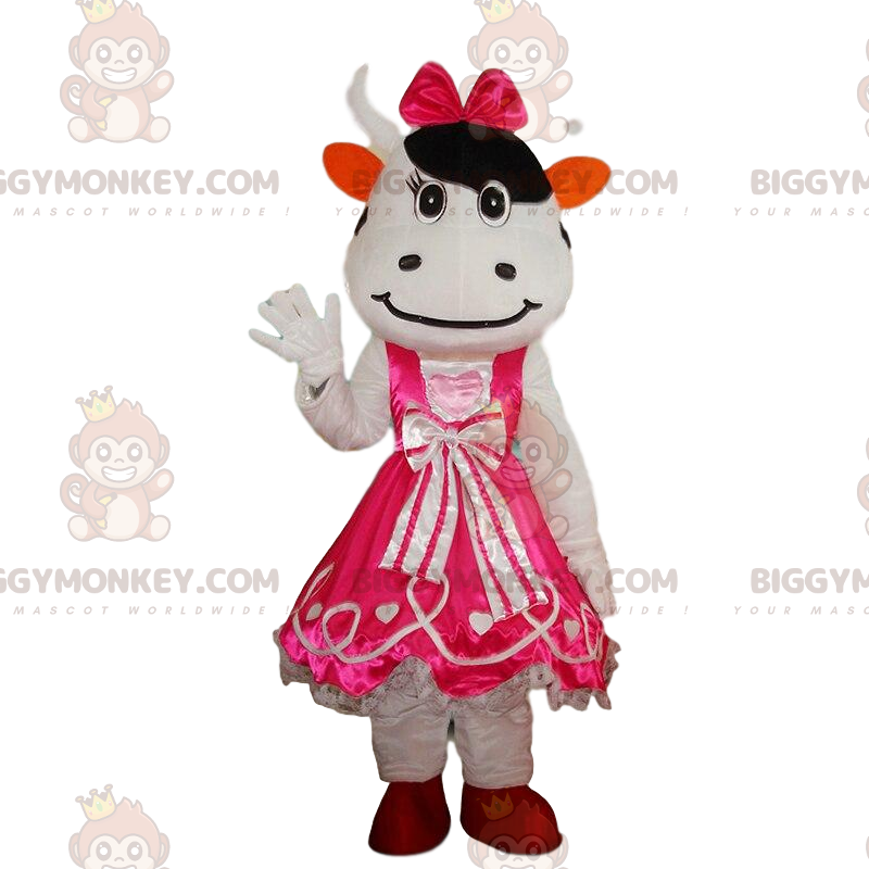 Disfraz de vaca blanca y negra vestida con un vestido rosa. - Disfraz de vaca blanca y negra vestida con un vestido rosa. -