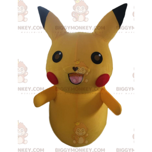 Vermomming van Pikachu, het beroemde gele personage van Pokemon