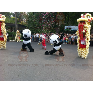 2 BIGGYMONKEY™s svarte og hvite panda-maskoter - Pandas-maskot - BIGGYMONKEY_01485 - BiggyMonkey.com
