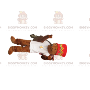 Brun mus BIGGYMONKEY™ maskotdräkt med röd toque och vit skjorta