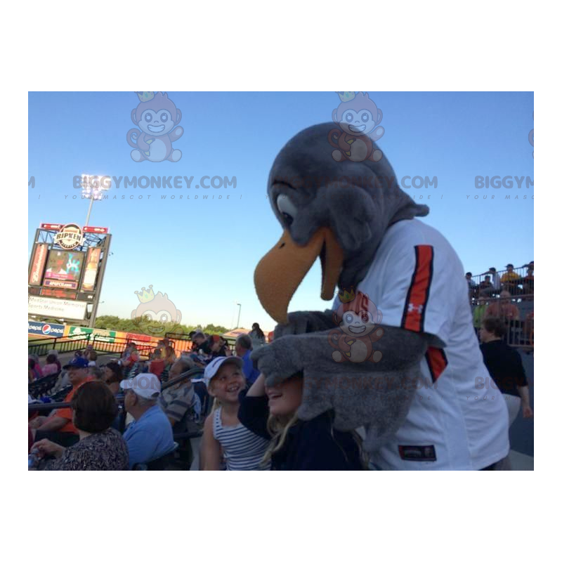 Costume de mascotte BIGGYMONKEY™ d'aigle gris en tenue de sport Costume de mascotte BIGGYMONKEY™ d'aigle gris en tenue de sport