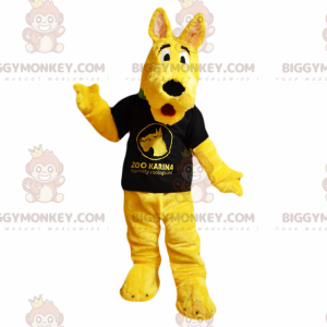 Keltainen koiran BIGGYMONKEY™ maskottiasu mustalla paidalla -