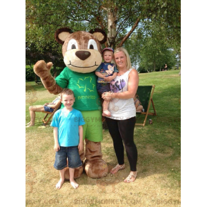 Bruin Teddy BIGGYMONKEY™-mascottekostuum in groene outfit -