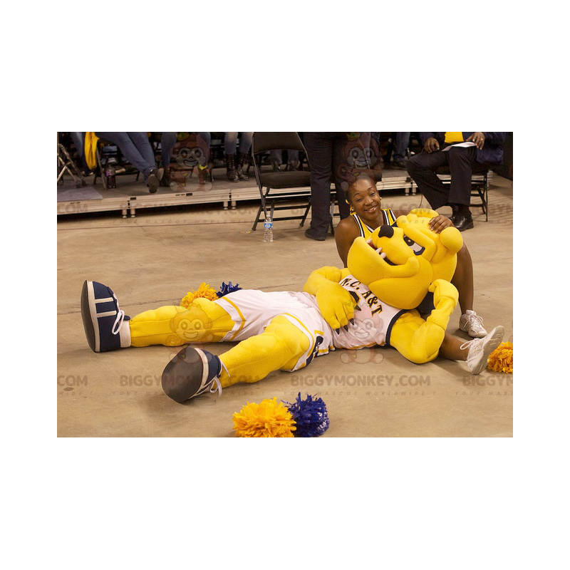 BIGGYMONKEY™ Mascot Costume Yellow Bulldog Dog In Sportswear – BIGGYMONKEY™ Mascot Costume Yellow Bulldog Dog In Sportswear –