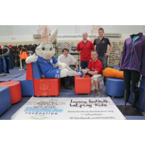 BIGGYMONKEY™ Mascot Costume White Rabbit In Supporter Outfit -