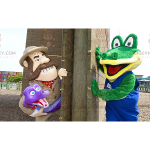 2 BIGGYMONKEY™s maskot en grønn krokodille og en oppdagelsesreisende som holder en slange - Krokodille maskot - BiggyMonkey.com