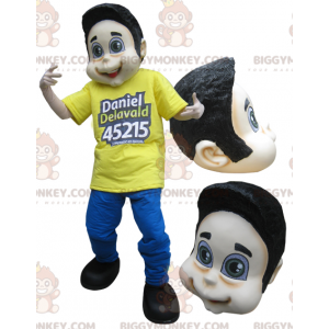 Bruine tienerjongen BIGGYMONKEY™ mascottekostuum gekleed in