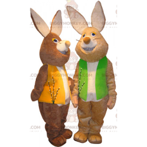 2 BIGGYMONKEY™s maskot av brune og hvite kaniner med fargede vester